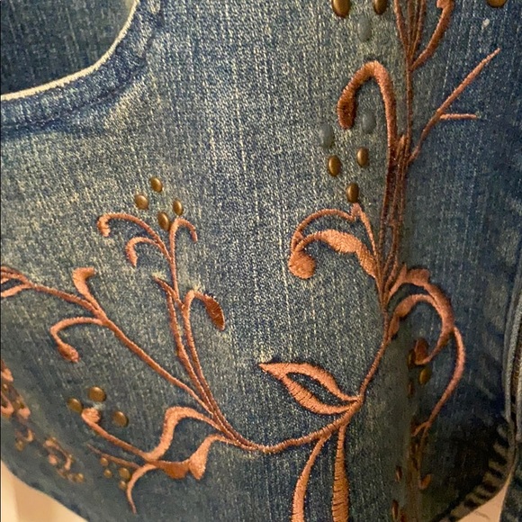 Stunning embroidered denim jacket - Picture 3 of 9